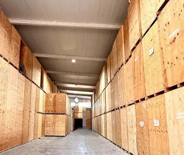Opslagruimte met ingepakte inboedel